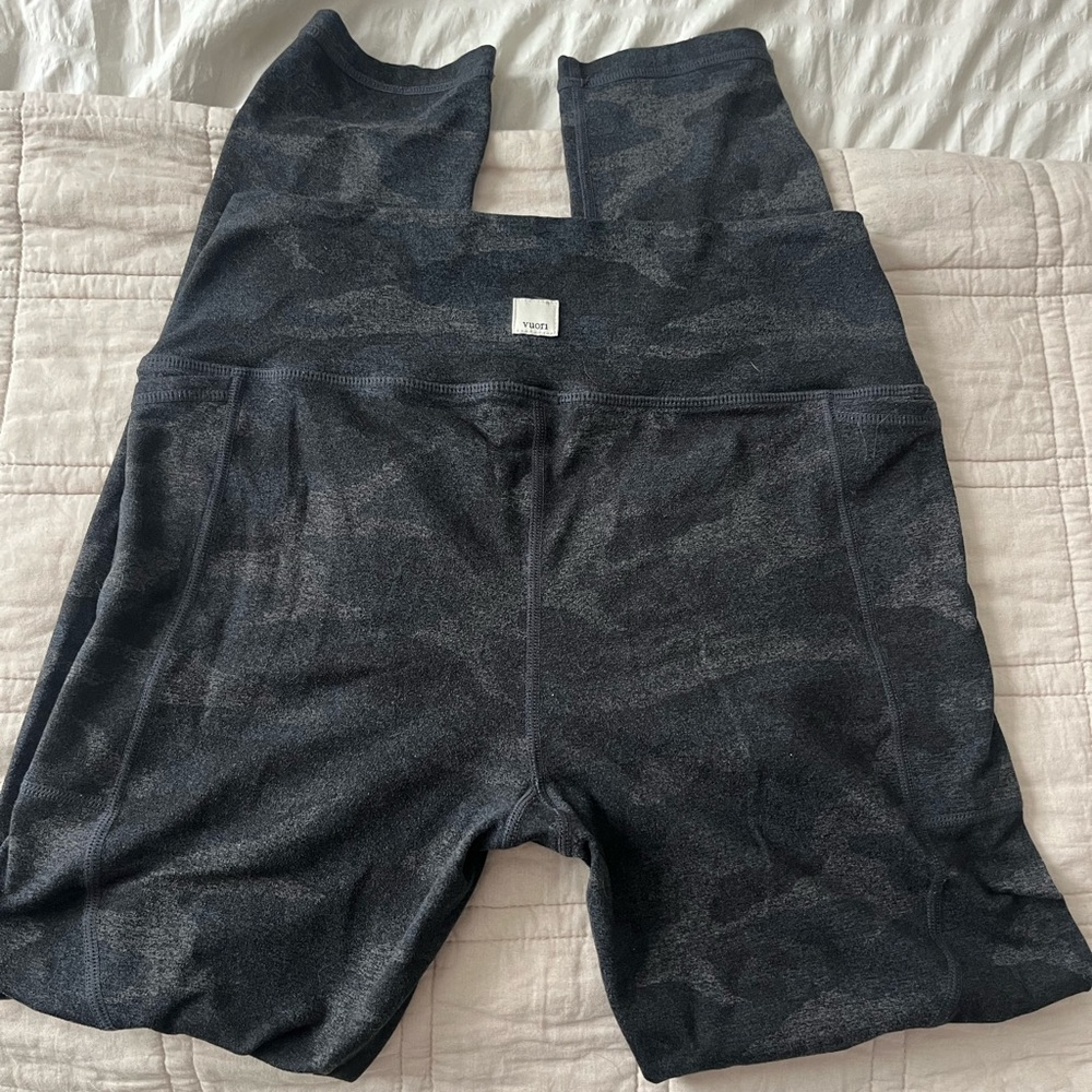 Vuori Black/Charcoal Camouflage High-Waist Leggings